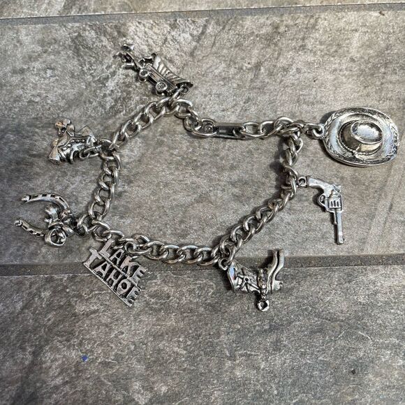 Vintage silver tone Lake Tahoe charm bracelet - Picture 8 of 11